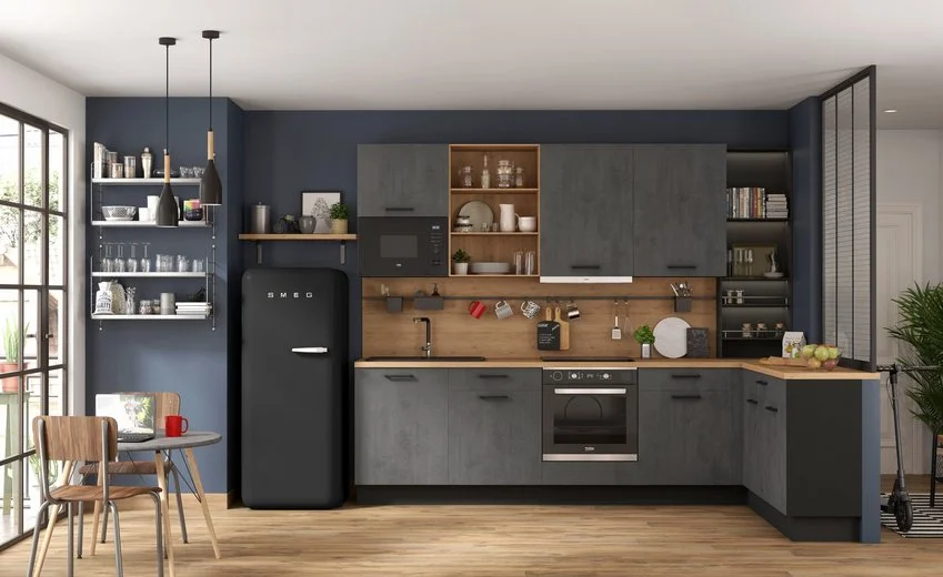 A kitchen in dark grey and light wood: a contemporary and sophisticated look